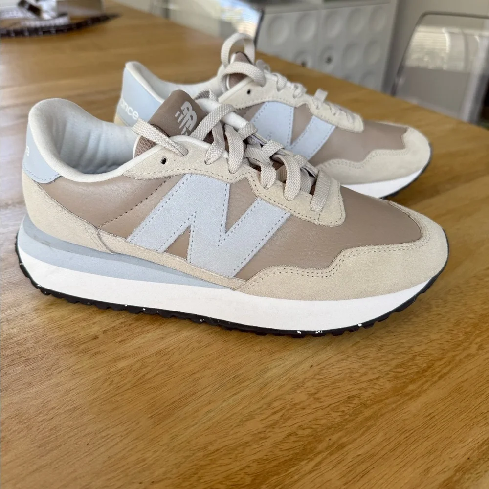 New Balance Women's Beige and White Sneakers - Picture 5 of 15